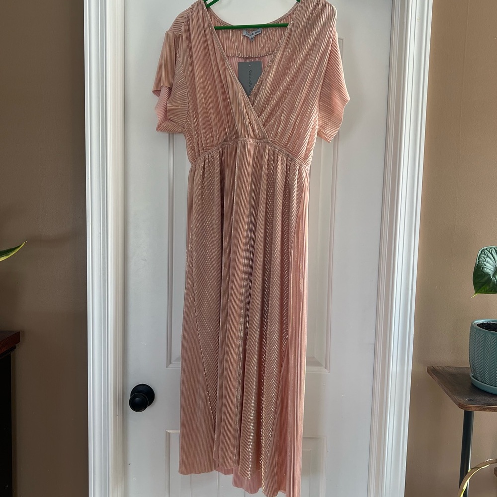 NWT See And Be Seen Elegant Rose Midi Dress